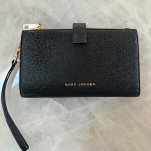 Marc Jacobs Recruit Wingman Leather Wallet Wristlet – Black